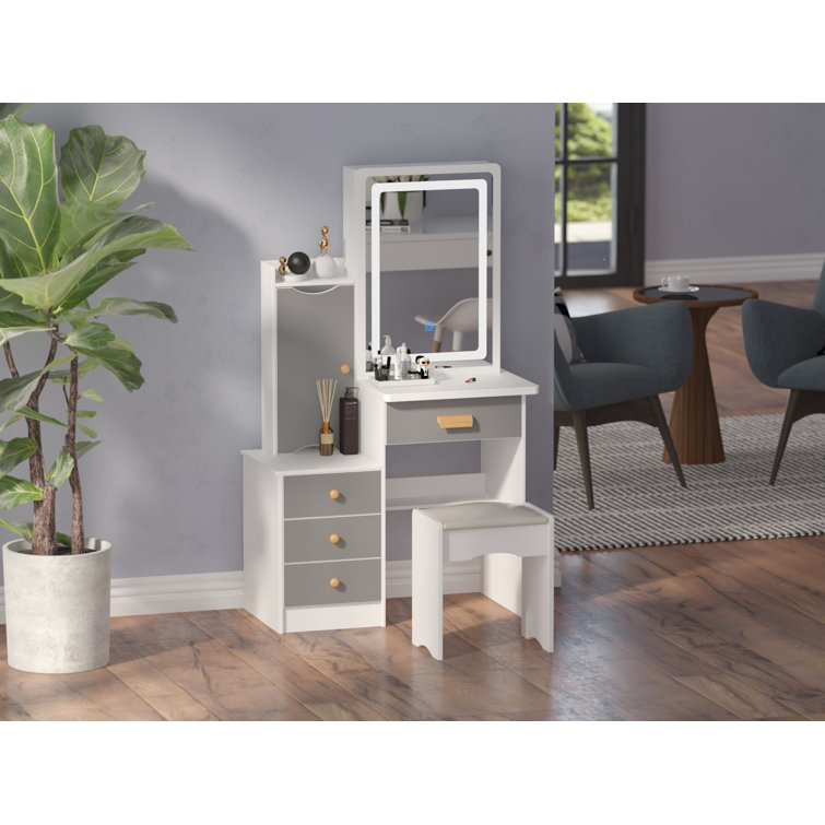 latitude run makeup vanity